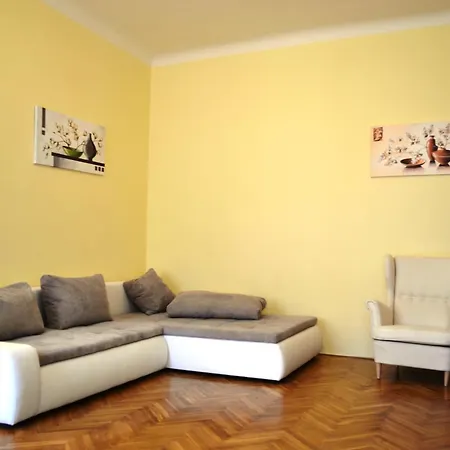 דירה Sunflower 2bdr Flat By Ruterra *