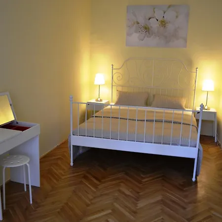 דירה Sunflower 2bdr Flat By Ruterra *