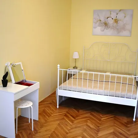 Lägenhet Sunflower 2bdr Flat By Ruterra