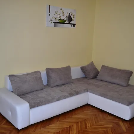 Sunflower 2bdr Flat By Ruterra Apartment