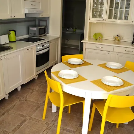 Sunflower 2bdr Flat By Ruterra *