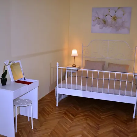 Sunflower 2bdr Flat By Ruterra Prague