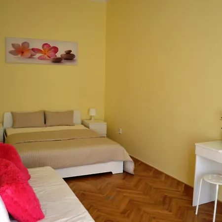 Sunflower 2bdr Flat By Ruterra * Prague